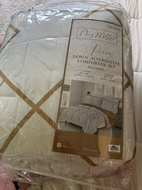 Queen Comforter Set in Cream with Brown Geometric Trim